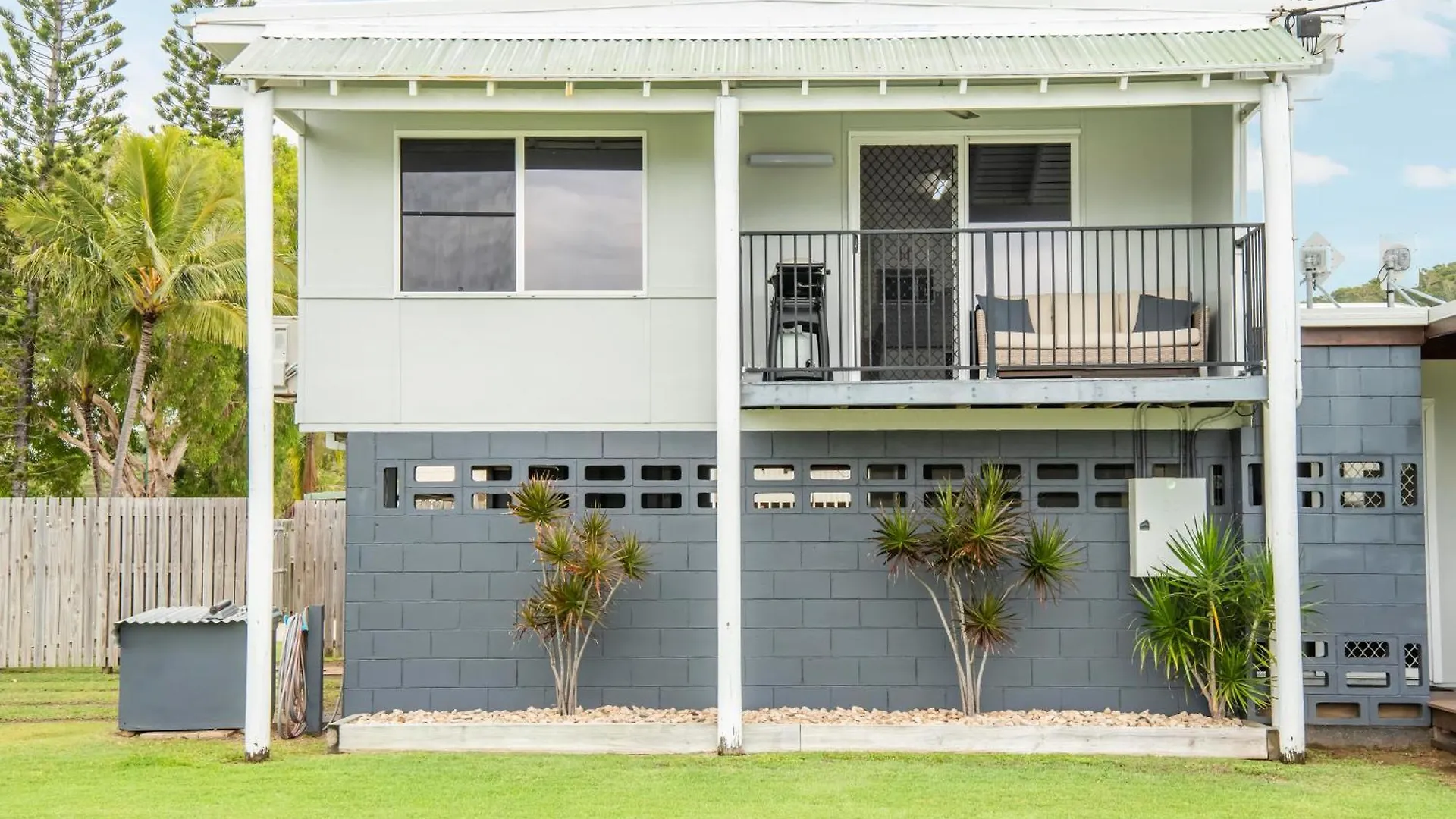 Apartment Grasstree Beach Shacks